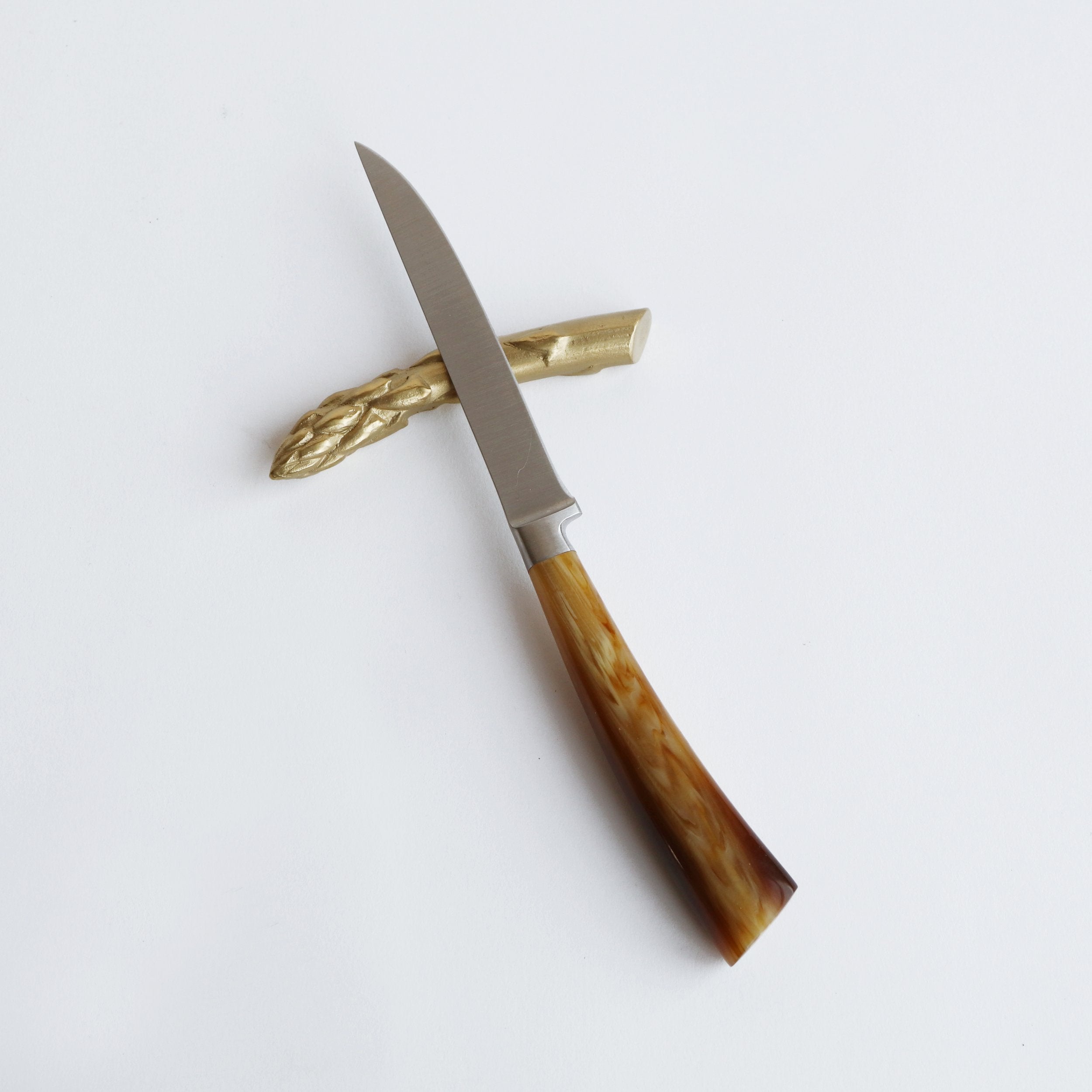 gold asparagus shaped cutlery rest with knife