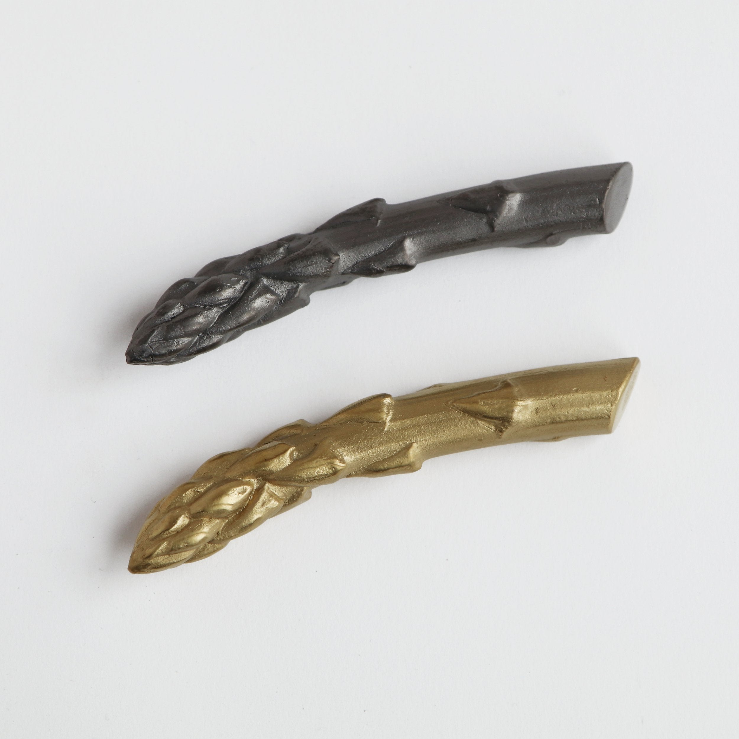 gold and grey cutlery rests shaped like asparagus
